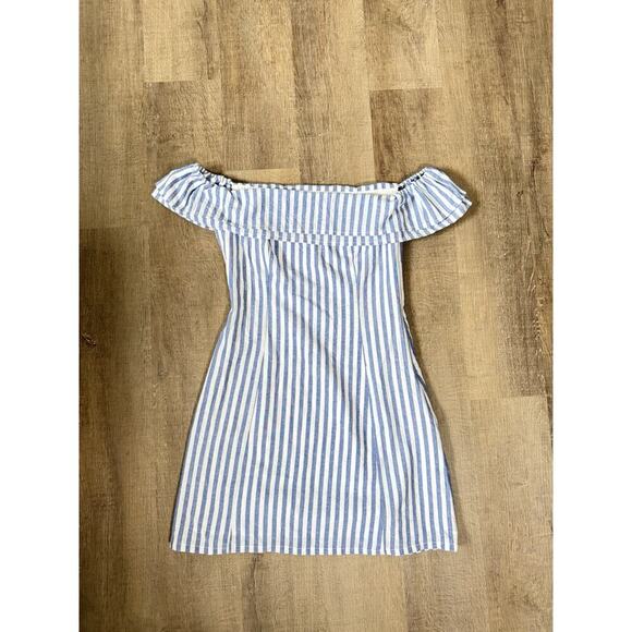 Lulus Dresses & Skirts - Lulus Seaside Skipper Striped Off Shoulder Mini Dress misses size S